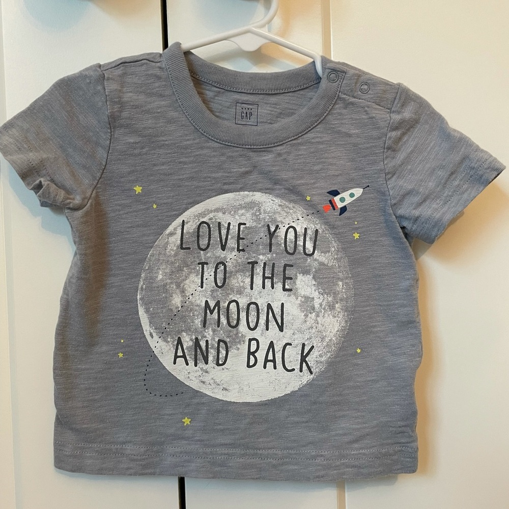 Gap love you to the moon shirt 12-18m